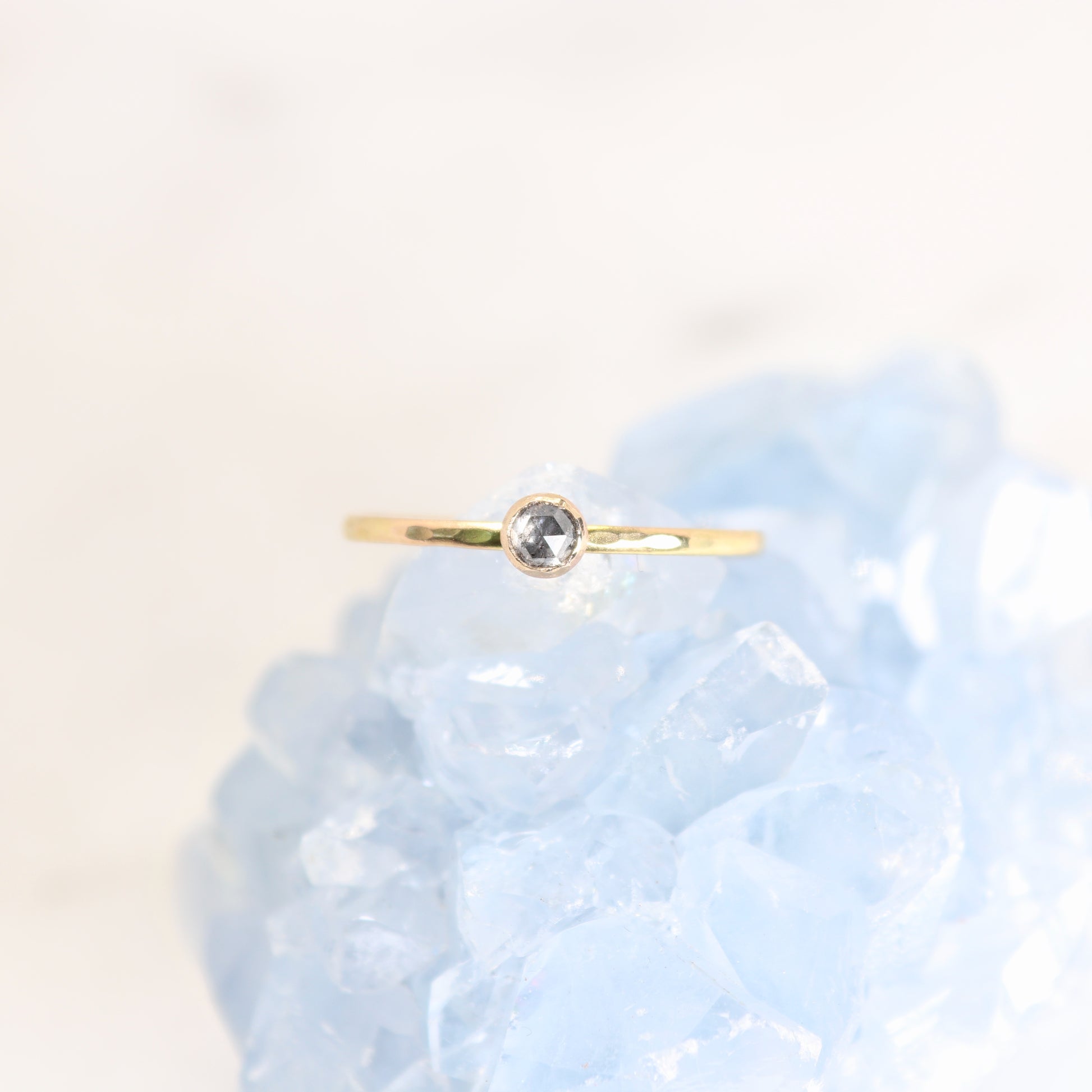 salt and pepper diamond ring in 14k gold